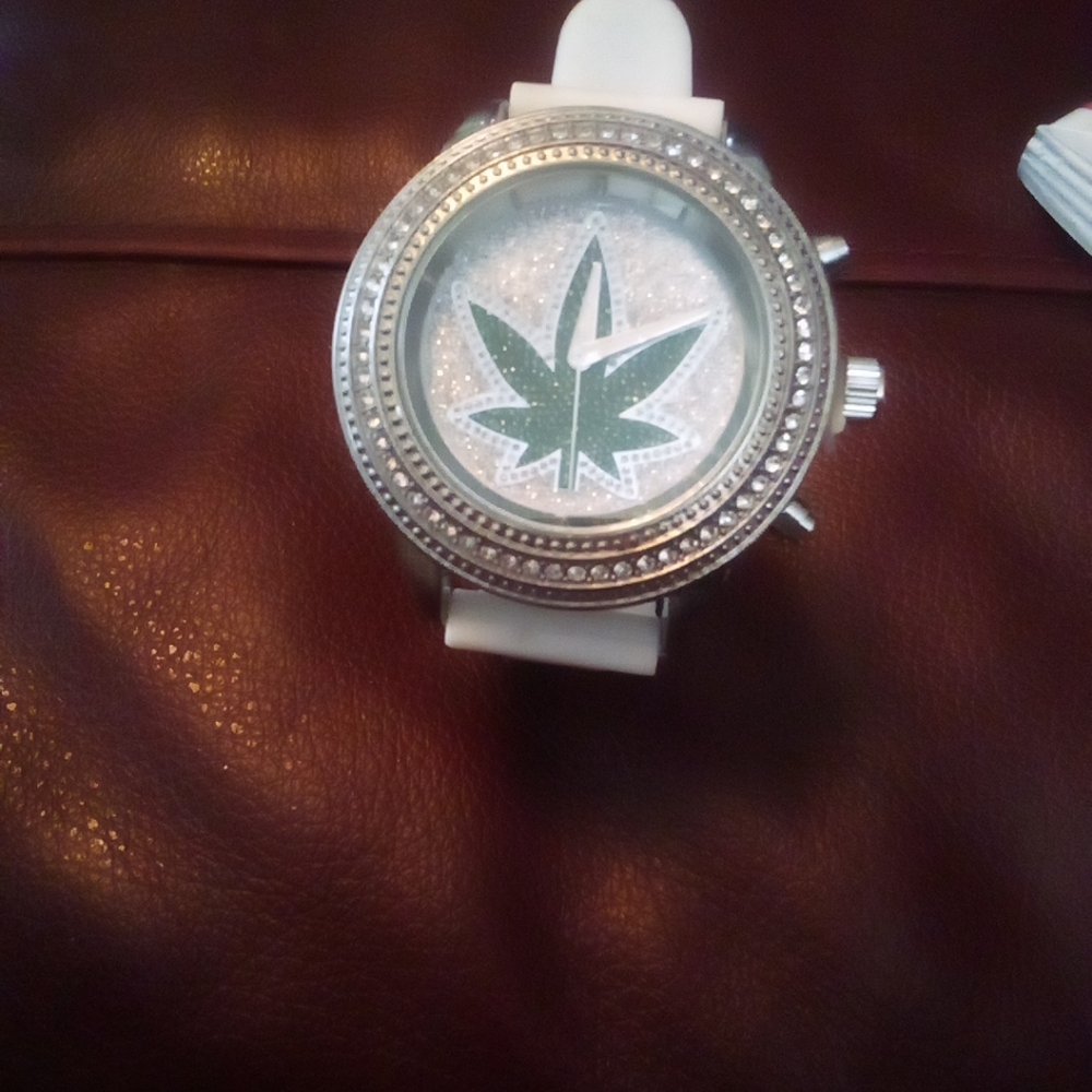Watches For Sale (please specify which one) - Picture 4 of 10
